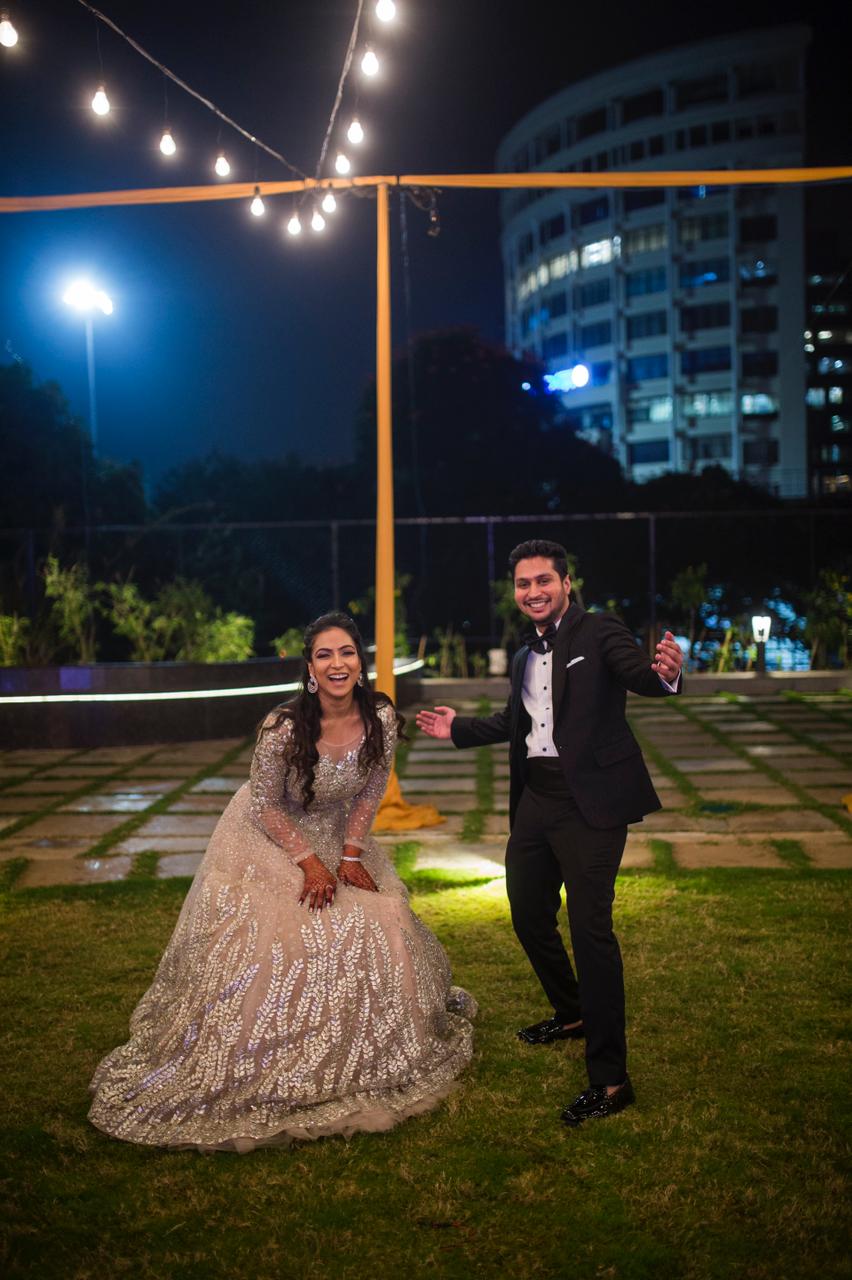 displaying couple images